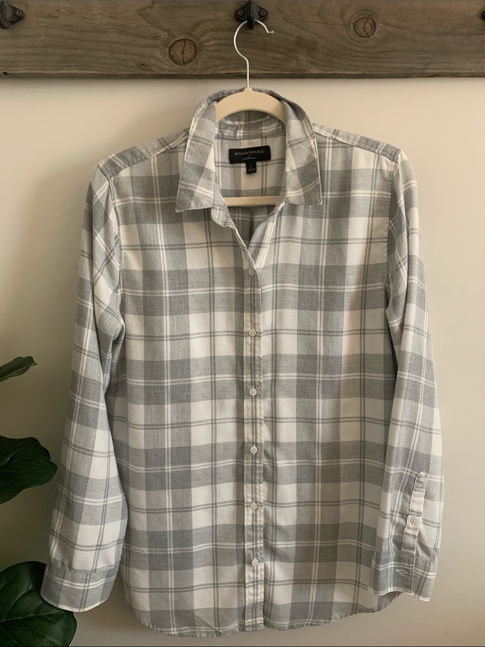 Banana Republic Womans Gray and White Plaid Button-Down Shirt